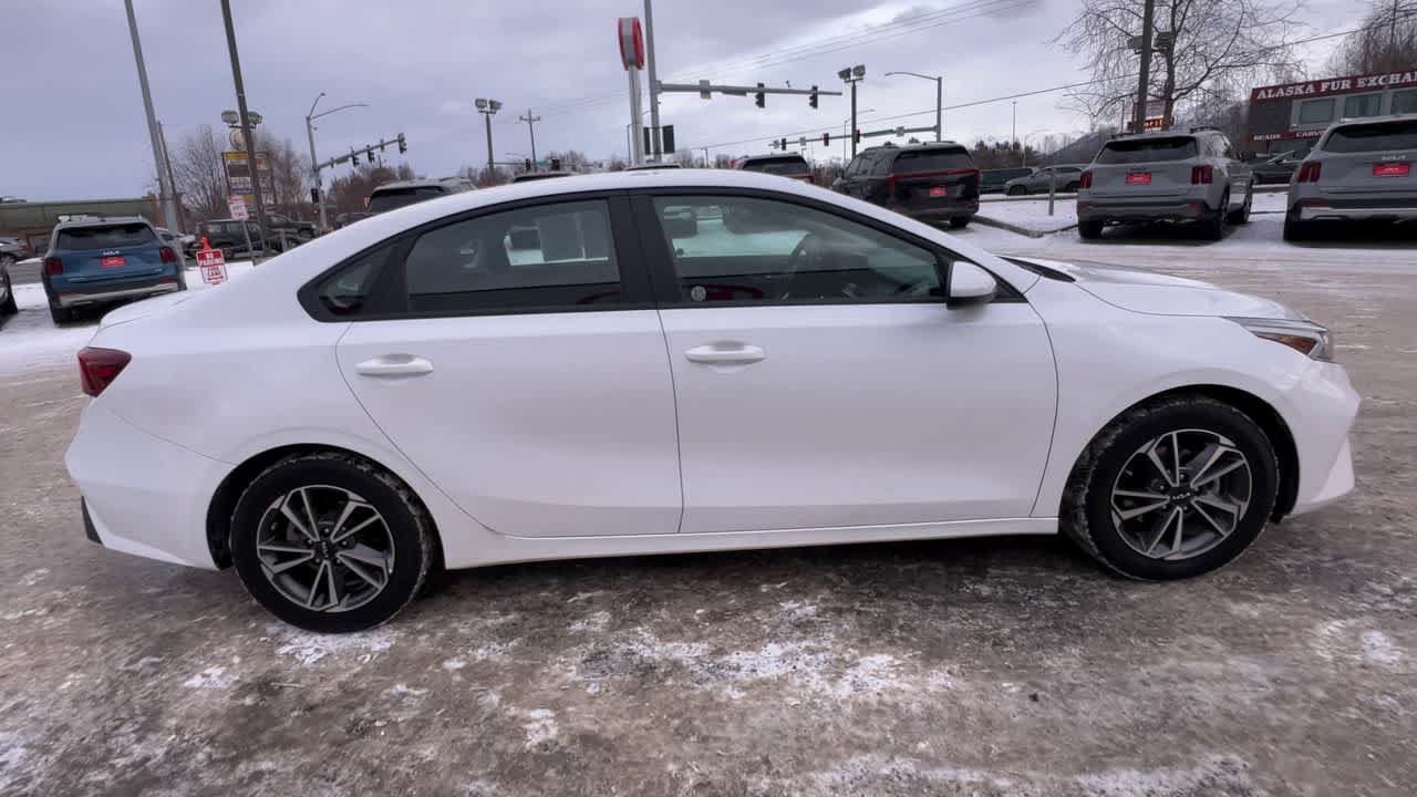 Used 2022 Kia Forte LXS FWD image 9