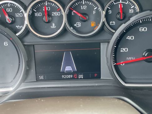Used 2021 Chevrolet Suburban Z71 w/ Z71 Signature Package AWD/4WD image 13