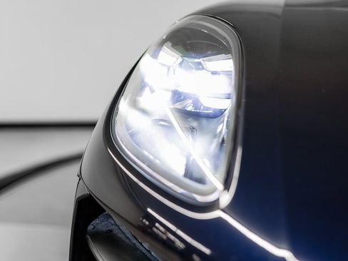 Certified 2020 Porsche Macan image 13