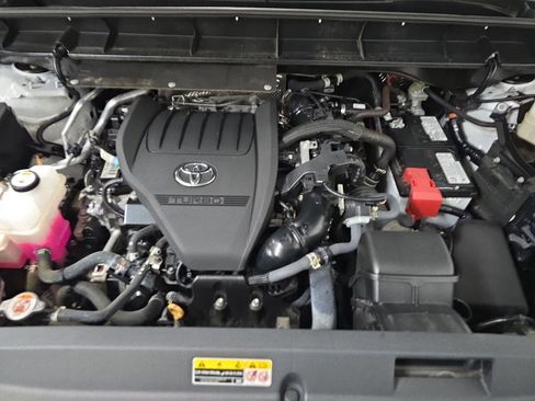 Used 2023 Toyota Highlander XLE AWD/4WD image 13