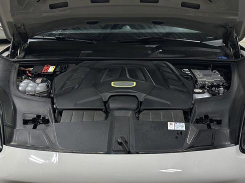 Used 2021 Porsche Cayenne Turbo S image 44