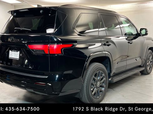 Used 2024 Toyota Sequoia Platinum AWD/4WD image 5
