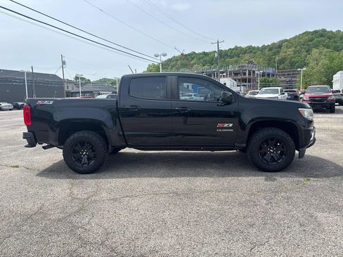Used 2017 Chevrolet Colorado Z71 w/ Z71 Midnight Edition AWD/4WD image 6