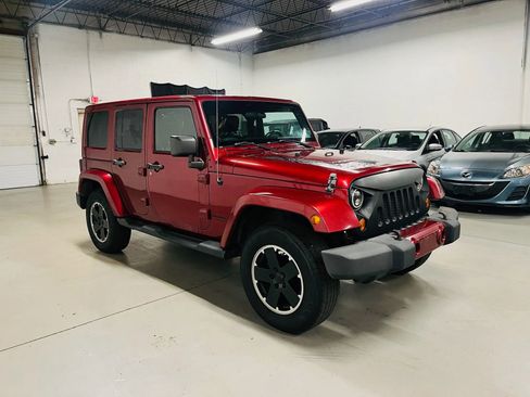 Used 2012 Jeep Wrangler Unlimited Sahara image 4