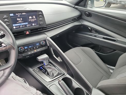 Certified 2025 Hyundai Elantra Sport w/ Cargo Package image 15
