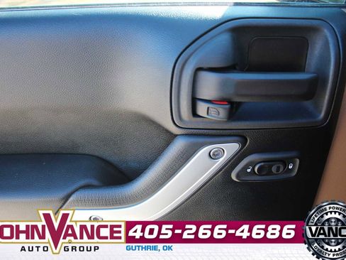 Used 2013 Jeep Wrangler Unlimited Rubicon w/ Connectivity Group image 28