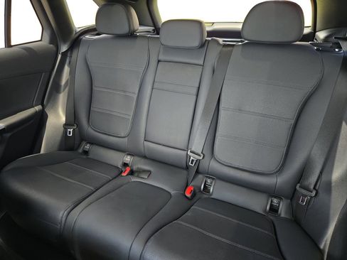 Used 2024 Mercedes-Benz GLC 300 4MATIC image 23