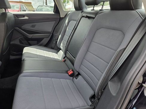 Used 2025 Volkswagen Jetta SE FWD image 25