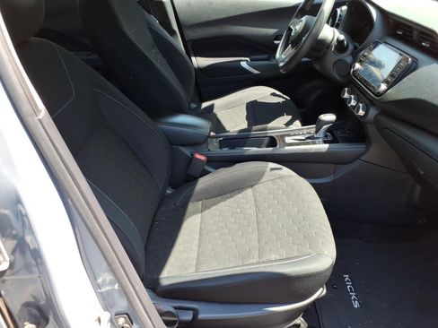 Used 2023 Nissan Kicks SV FWD image 7