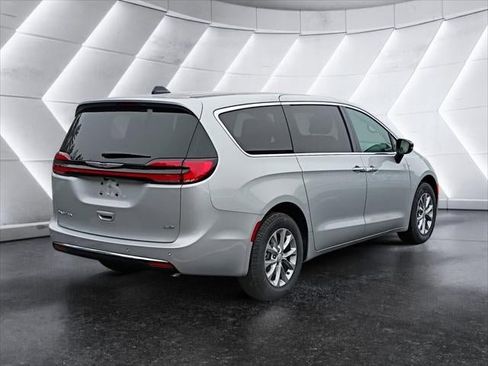 New 2026 Chrysler Pacifica Select image 22