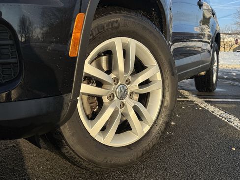 Used 2016 Volkswagen Tiguan S image 7