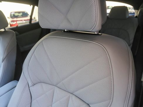 New 2026 BMW X6 M60i w/ Executive Package image 21