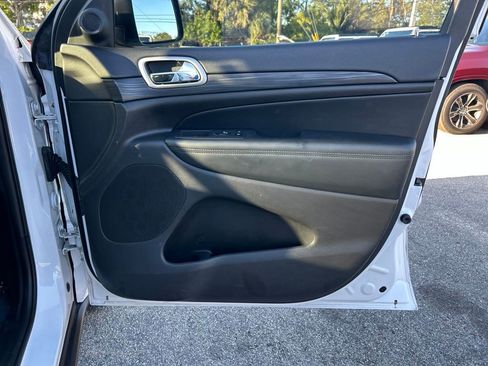 Used 2021 Jeep Grand Cherokee Laredo RWD image 26