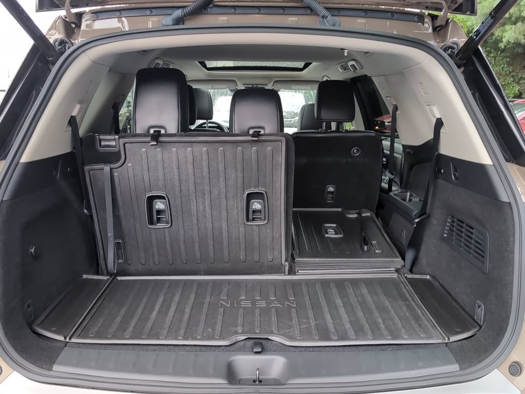 Used 2023 Nissan Pathfinder Platinum AWD/4WD image 12