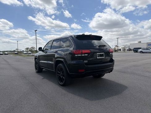 Used 2020 Jeep Grand Cherokee Altitude RWD image 3