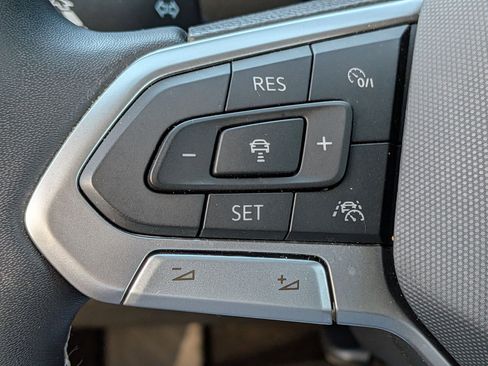 Used 2022 Volkswagen Tiguan SE image 20