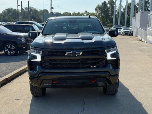 Used 2025 Chevrolet Silverado 1500 LT Trail Boss w/ LT Trail Boss Premium Package AWD/4WD image 3