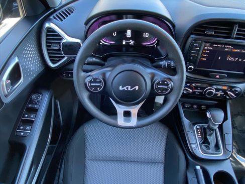 Used 2025 Kia Soul LX image 5