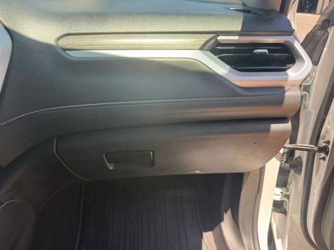 Used 2018 GMC Acadia SLT AWD/4WD image 85