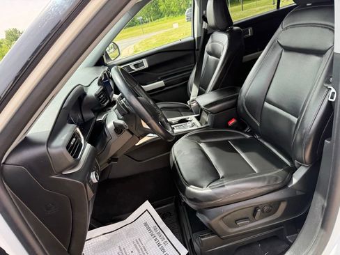 Used 2021 Ford Explorer XLT w/ Equipment Group 202A AWD/4WD image 28