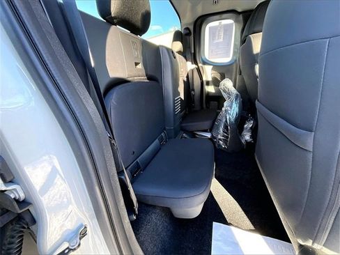 Used 2025 Nissan Frontier SV image 22