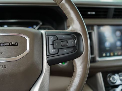 Used 2021 GMC Yukon XL Denali w/ Denali Premium Package AWD/4WD image 30