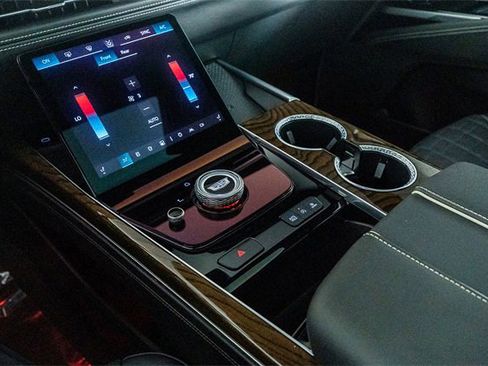 Used 2025 Cadillac Escalade Sport Platinum image 34