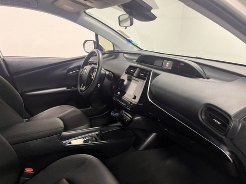 Used 2019 Toyota Prius L Eco image 11
