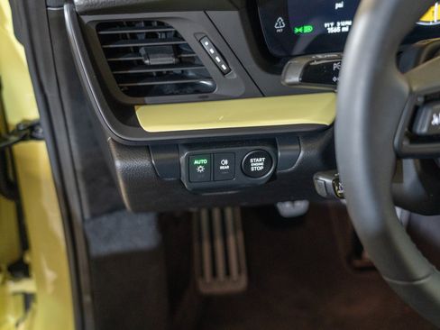 Certified 2025 Porsche 911 Carrera T RWD image 25