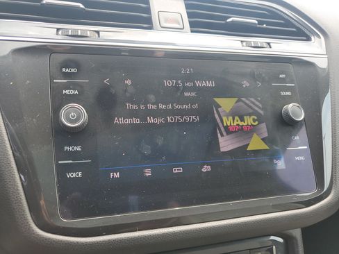 Used 2019 Volkswagen Tiguan SE w/ Panoramic Sunroof Package FWD image 23