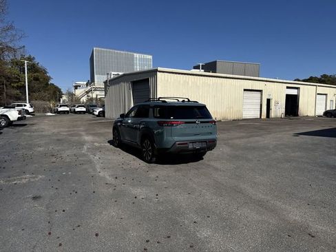 New 2026 Nissan Pathfinder Platinum image 7