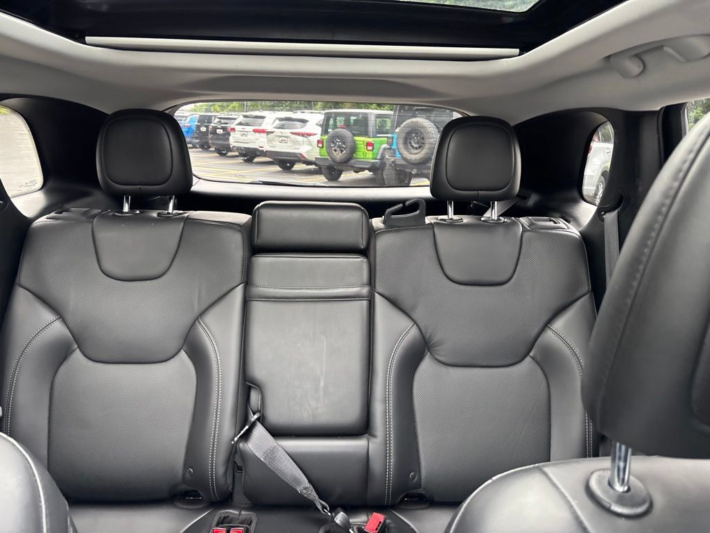 Used 2019 Jeep Cherokee Limited w/ Technology Group AWD/4WD image 35