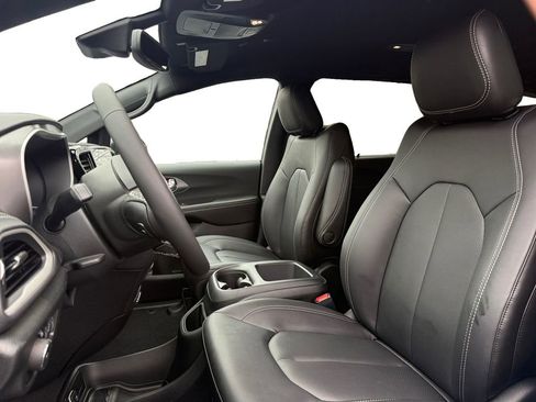 New 2026 Chrysler Pacifica Select FWD image 9