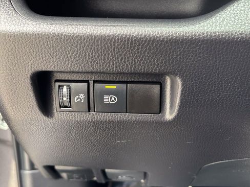Used 2025 Toyota RAV4 XLE FWD image 31