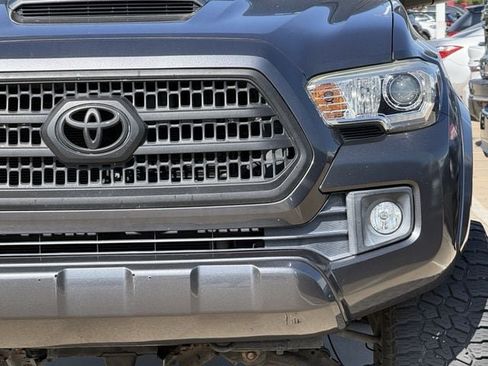 Used 2016 Toyota Tacoma TRD Sport RWD image 7