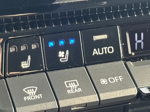 Used 2024 Toyota Land Cruiser image 41