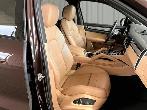 Used 2023 Porsche Cayenne S Platinum image 18