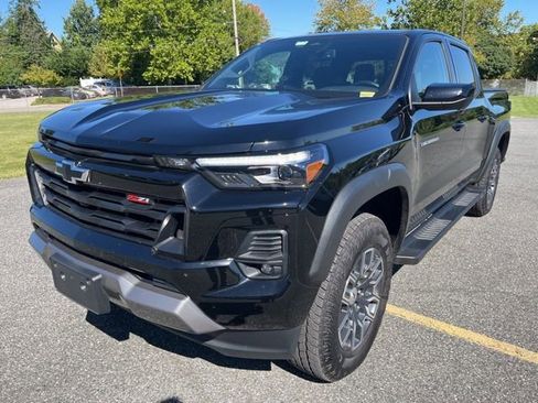 Used 2024 Chevrolet Colorado Z71 w/ Z71 Convenience Package 2 image 3