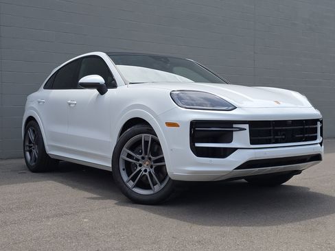 New 2025 Porsche Cayenne Coupe image 7
