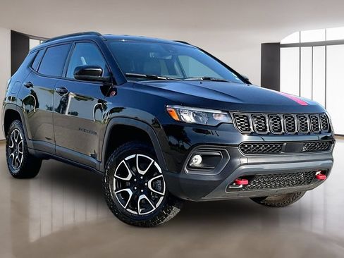 Used 2024 Jeep Compass Trailhawk AWD/4WD image 11