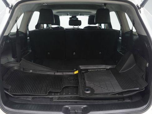 Used 2019 Toyota Highlander XLE image 9