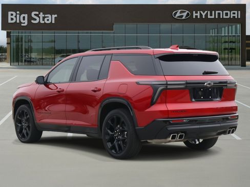 Used 2024 Chevrolet Traverse RS image 3