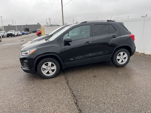 Used 2021 Chevrolet Trax LT w/ LT Convenience Package image 7