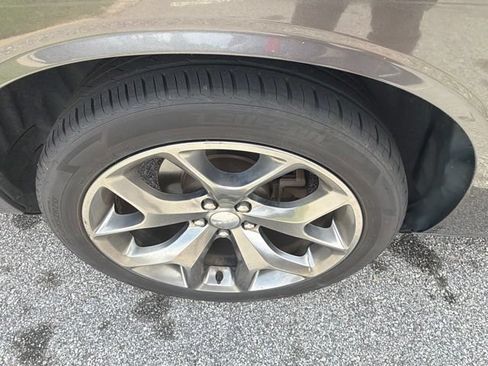 Used 2016 Dodge Challenger SXT w/ Driver Convenience Group RWD image 9
