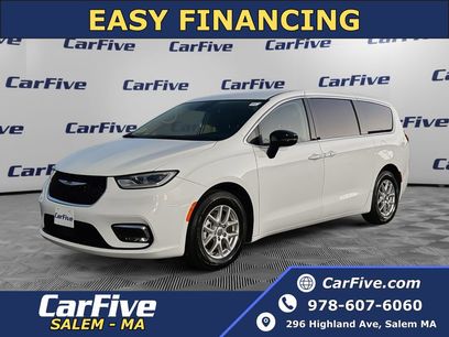 Used 2024 Chrysler Pacifica Touring-L