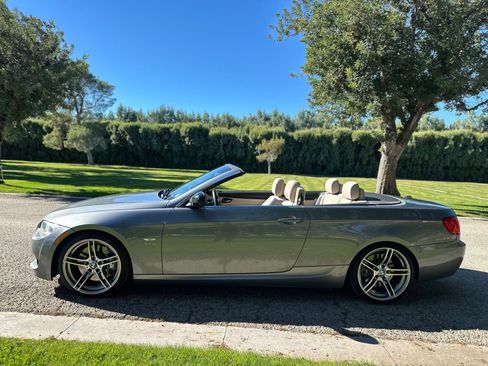 Used 2013 BMW 335is Convertible image 21