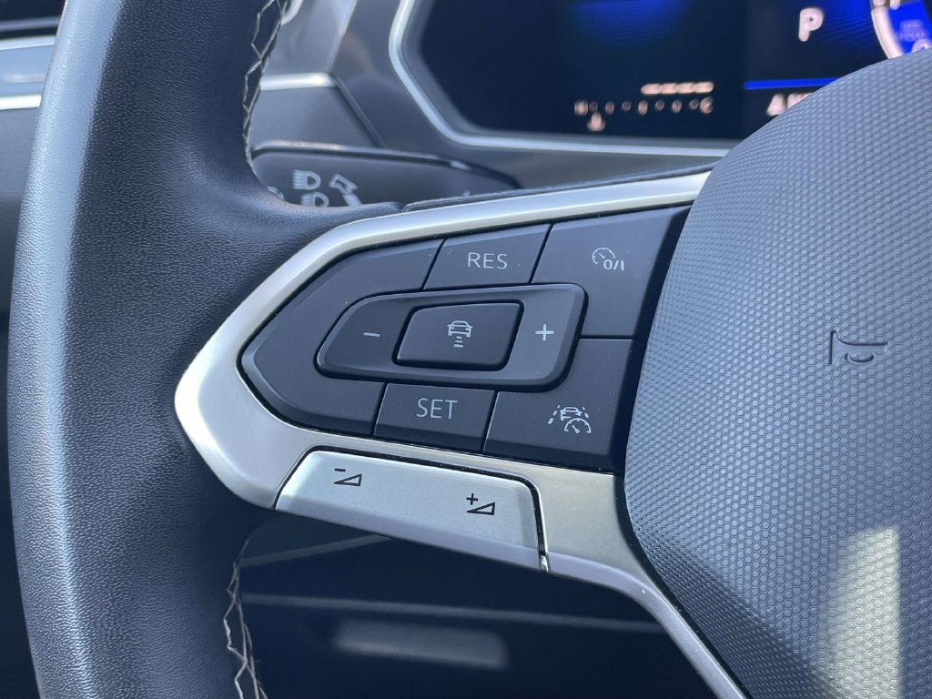 Certified 2022 Volkswagen Tiguan SE FWD image 23