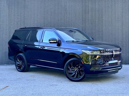 Used 2025 Lincoln Navigator Reserve w/ Jet Appearance Package AWD/4WD image 8