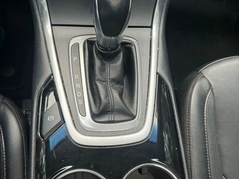 Used 2015 Ford Edge Titanium image 18