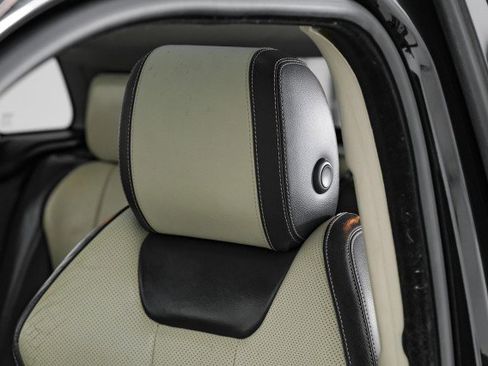 Used 2017 Land Rover Range Rover Evoque SE Premium image 29